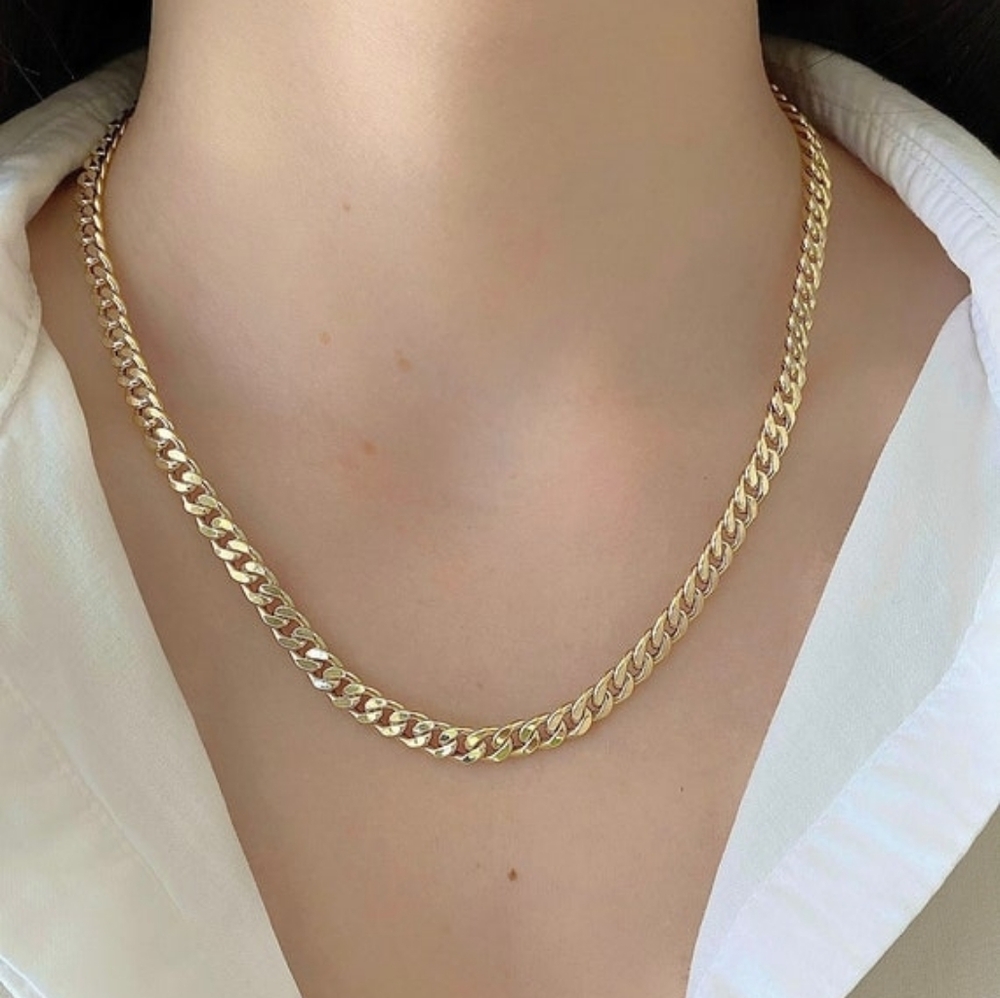 10k Solid Gold Women’s Curb Chain Necklace, 18" L, 11.77 grams.